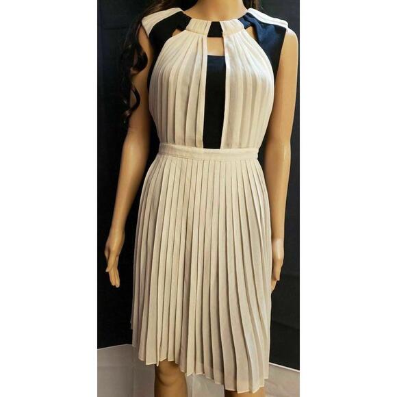Tinley Road Women's Cream Black sleeveless, pleated dress, size M side Zipper - Picture 3 of 6